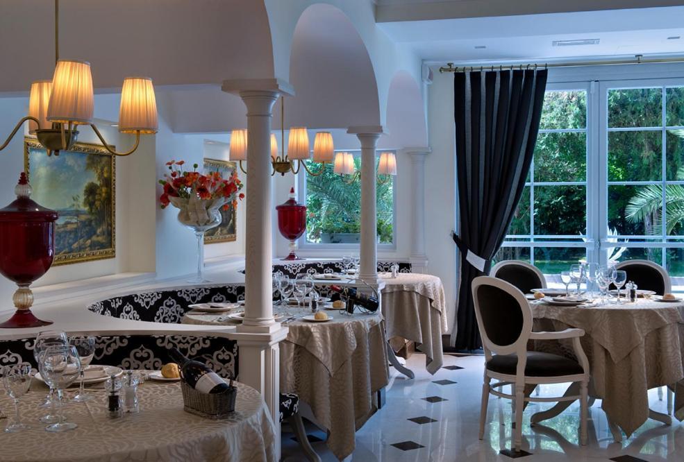 Tritone Luxury Hotel Thermae & Spa Abano Terme Bagian luar foto
